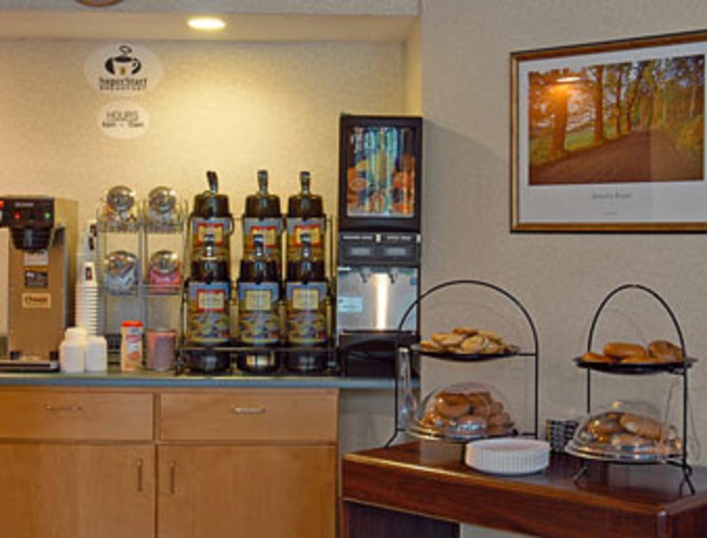 Super 8 By Wyndham White River Junction Restoran fotoğraf
